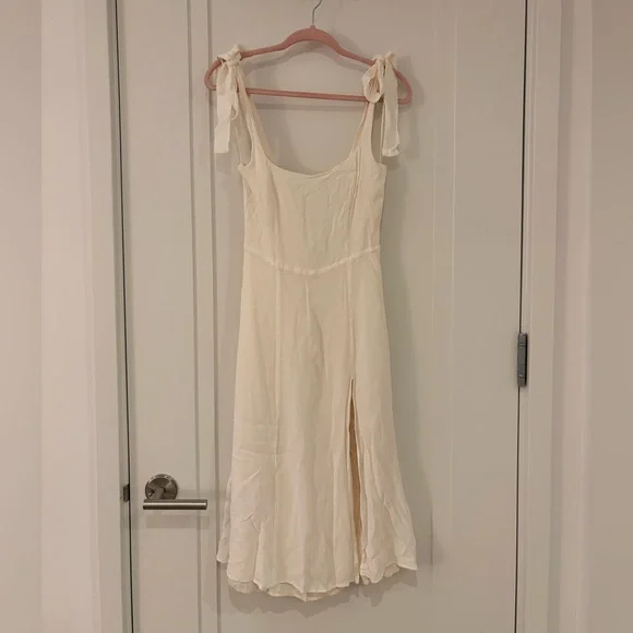 Elegant White Tie-Shoulder Midi Dress - Picture 5 of 9